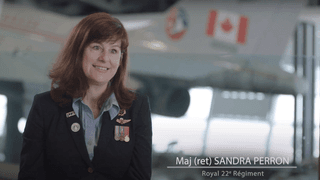 États de service : Major (ret) Sandra Perron